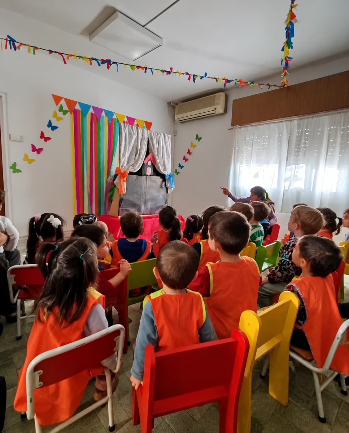 Niños compartiendo una propuesta educativa en el jardín